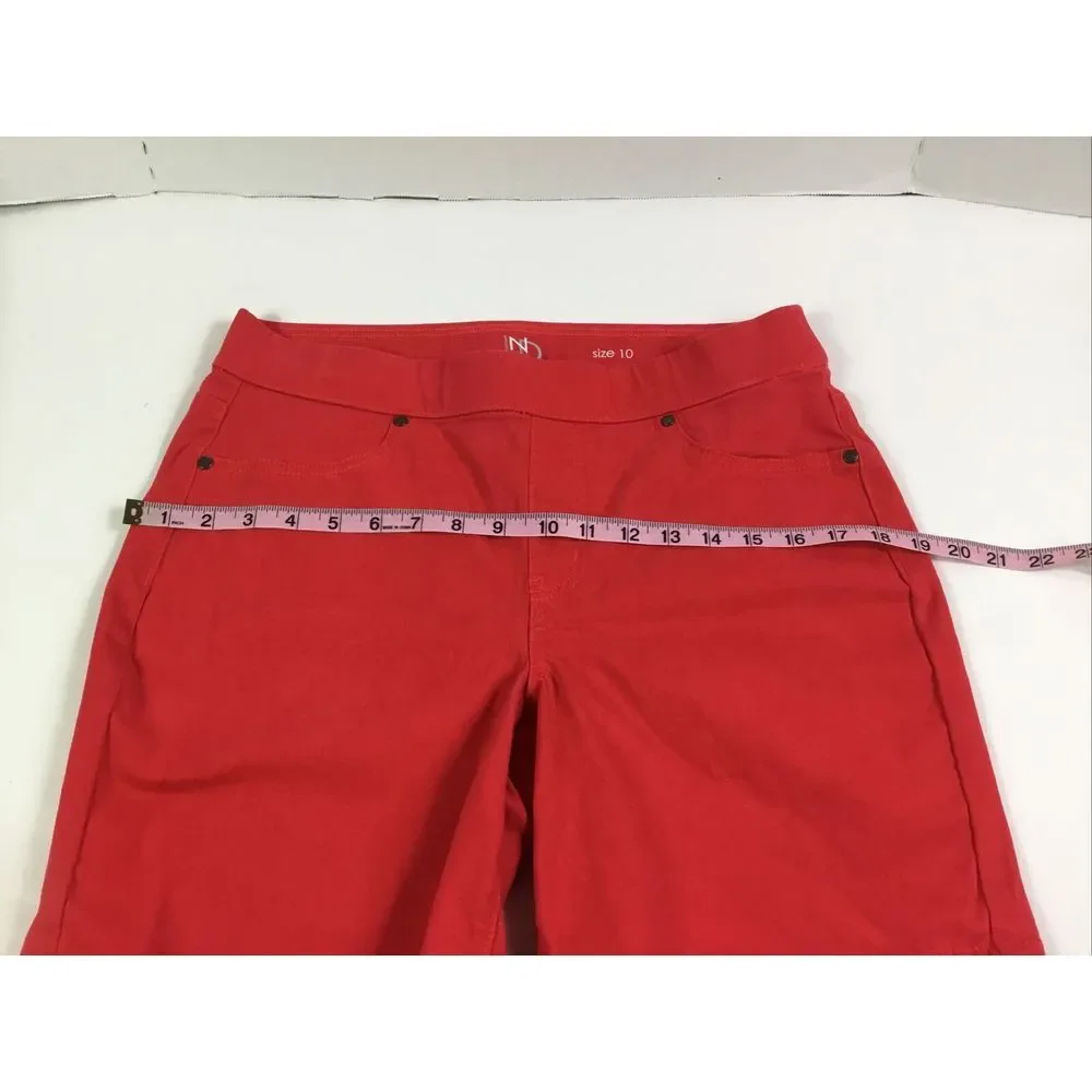 New Direction red Chino Womens Booty Shorts Size 10 med rise stretch pull‎ on